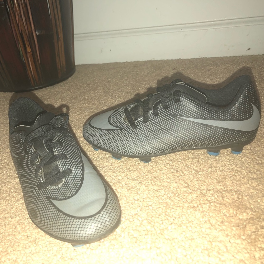 NIKE Kids Soccer Cleats